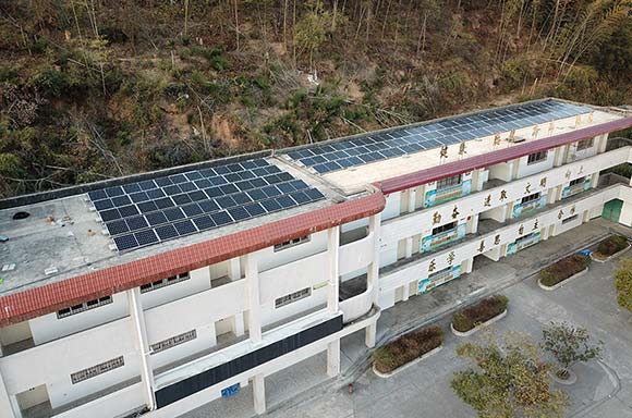 邁貝特為龍巖上杭縣茶地中心小學(xué)捐贈的屋頂光伏電站實景
